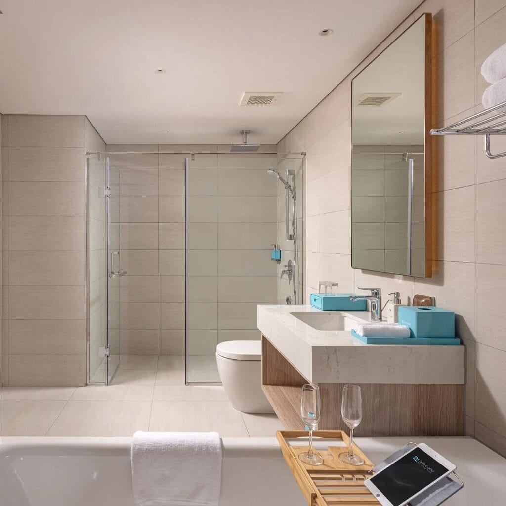 Ha Long infinity pool hotel