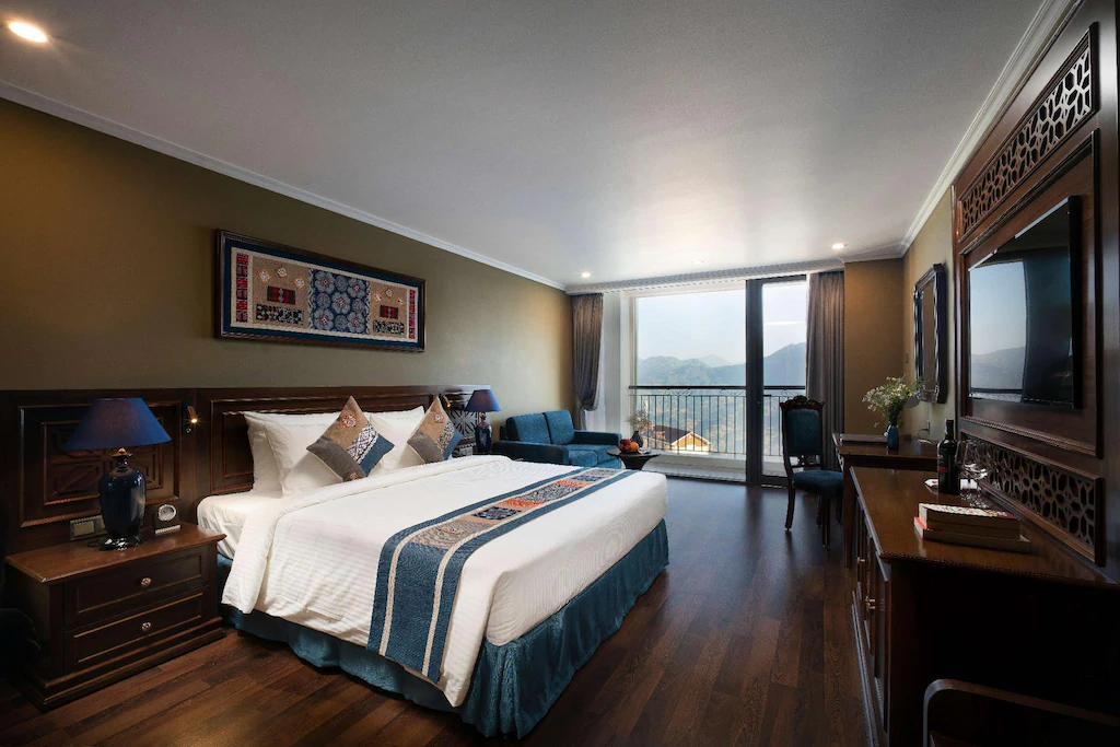 Sapa hotel with infinity pool