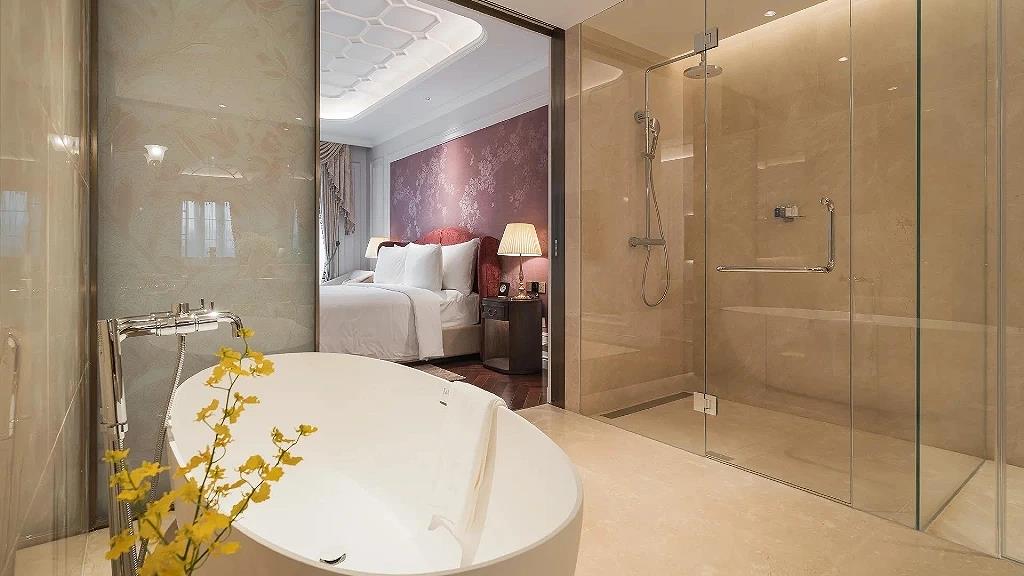 Best hotel near Xuan Huong Lake