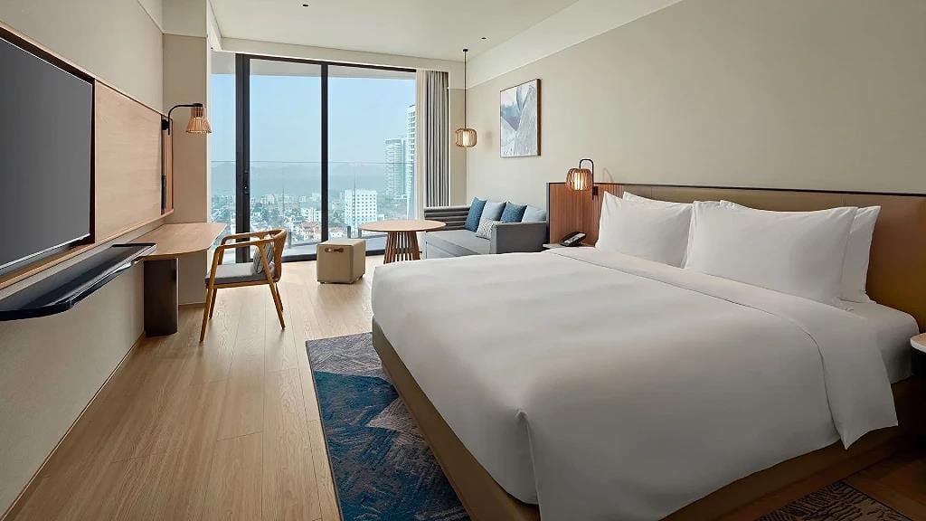 Hyatt Place Halong King Bed Bay View 5