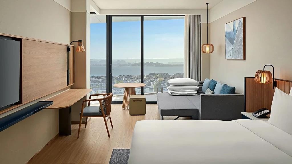 Hyatt Place Halong King Bed Bay View 5