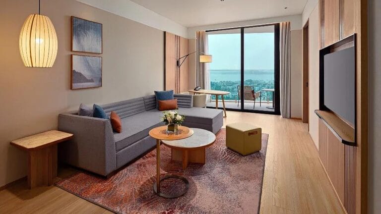 Hyatt Place Halong King suite 1