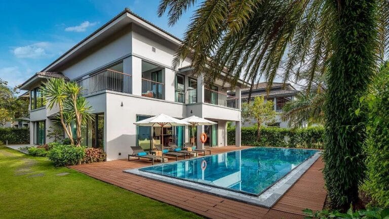 Beachfront resort Bai Truong