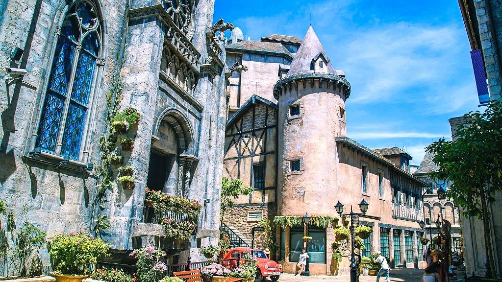 Hotel near Golden Bridge Da Nang