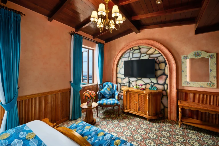 Hotels near Kiss Bridge Vietnam