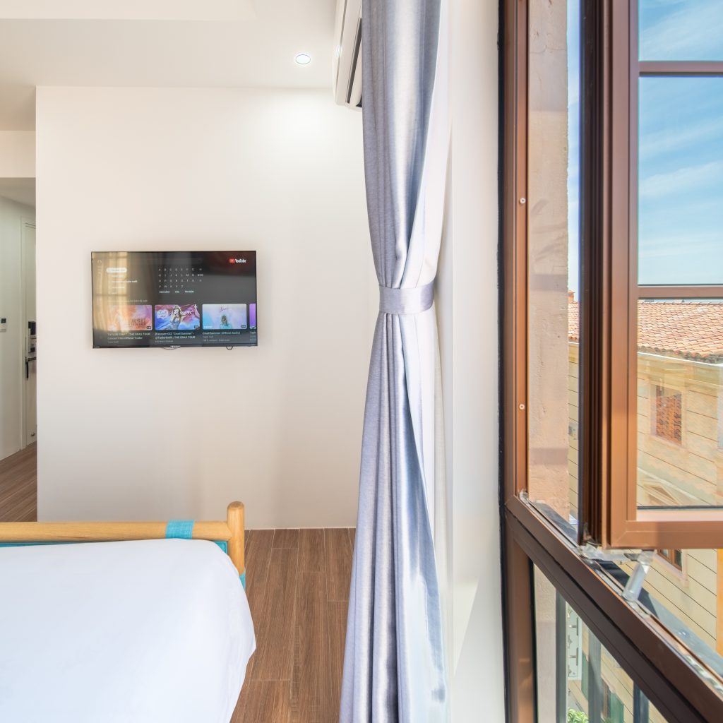 hotel near Kiss Bridge