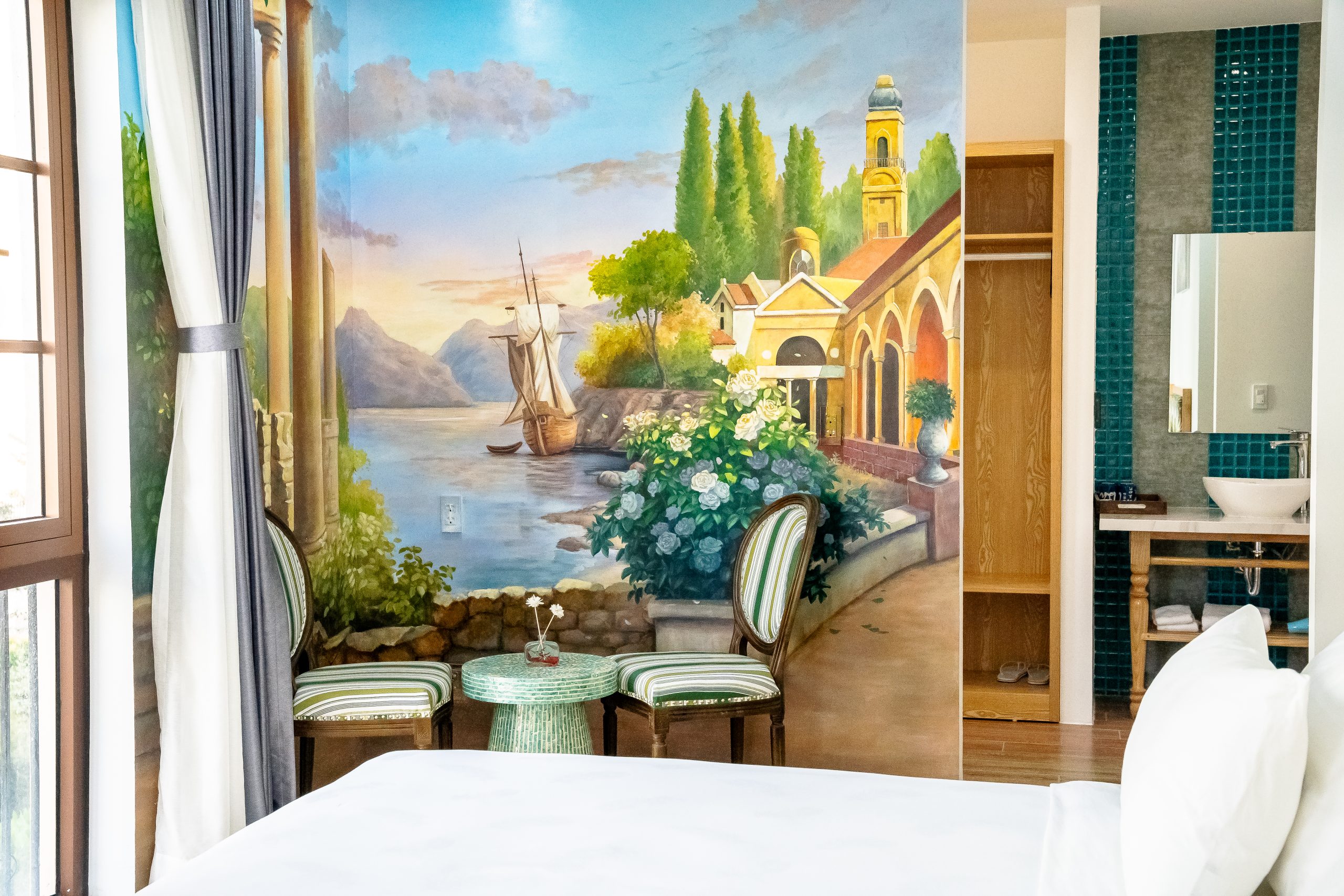 Sunset Town hotel