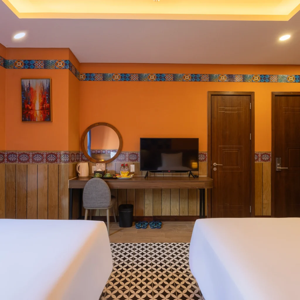 Hotels near Kiss Bridge Vietnam
