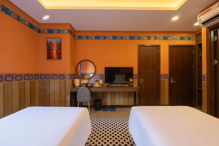 Hotels near Kiss Bridge Vietnam
