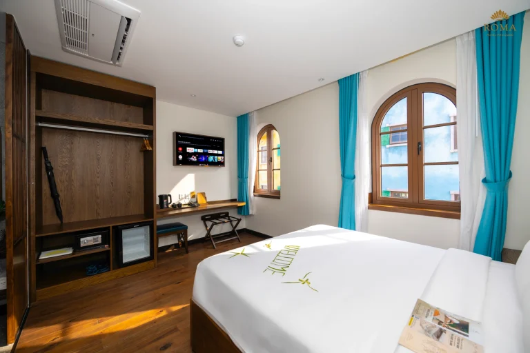 Luxury stay near Kiss Bridge