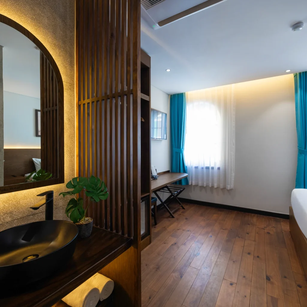 Luxury stay near Kiss Bridge
