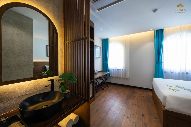 Luxury stay near Kiss Bridge