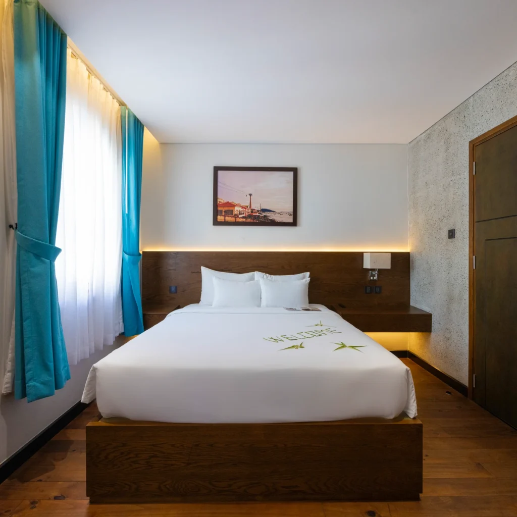 Luxury stay near Kiss Bridge
