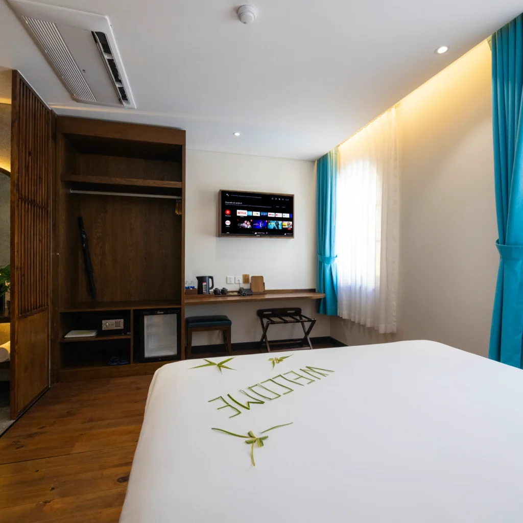 Luxury stay near Kiss Bridge