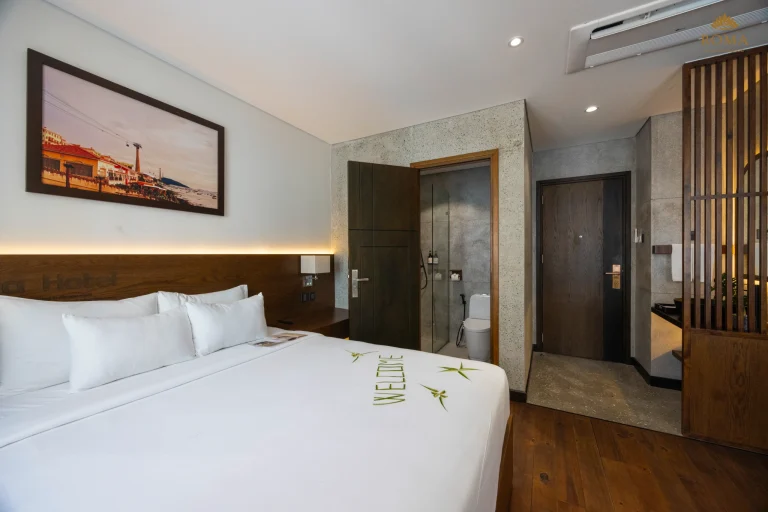 Luxury stay near Kiss Bridge