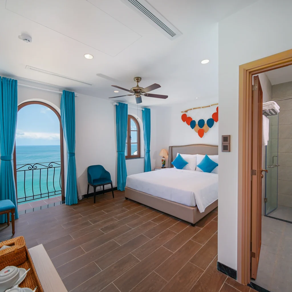 Luxury stay near Kiss Bridge