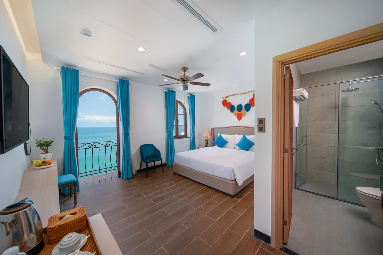 Luxury stay near Kiss Bridge