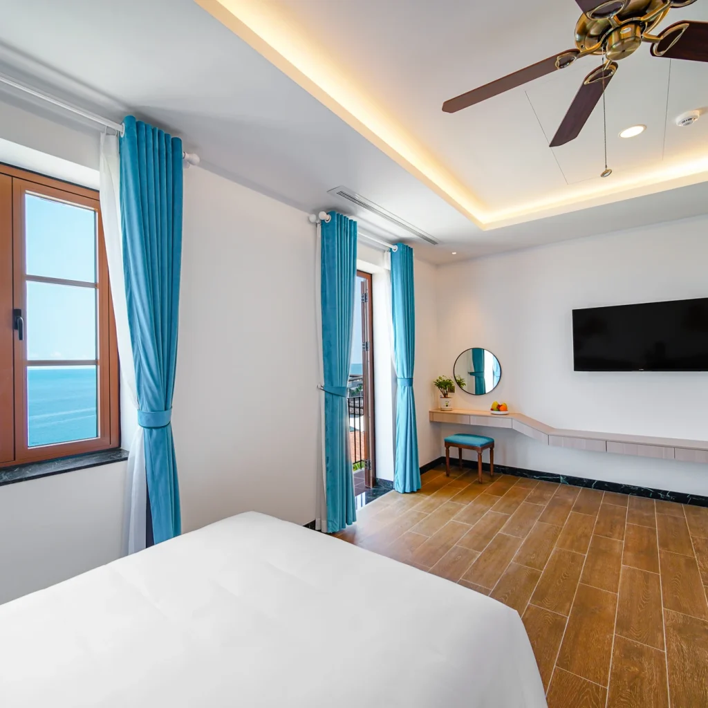 Luxury stay near Kiss Bridge