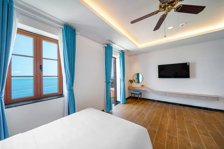 Luxury stay near Kiss Bridge