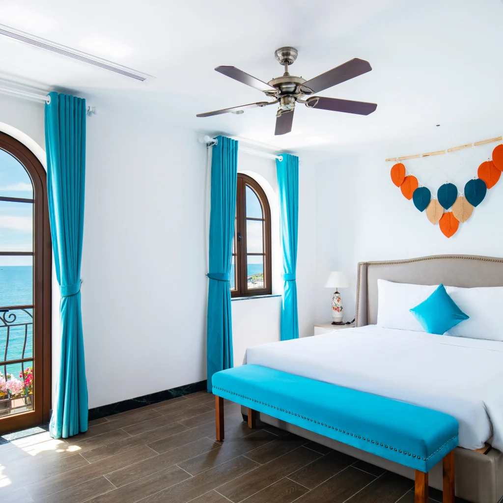 Luxury stay near Kiss Bridge