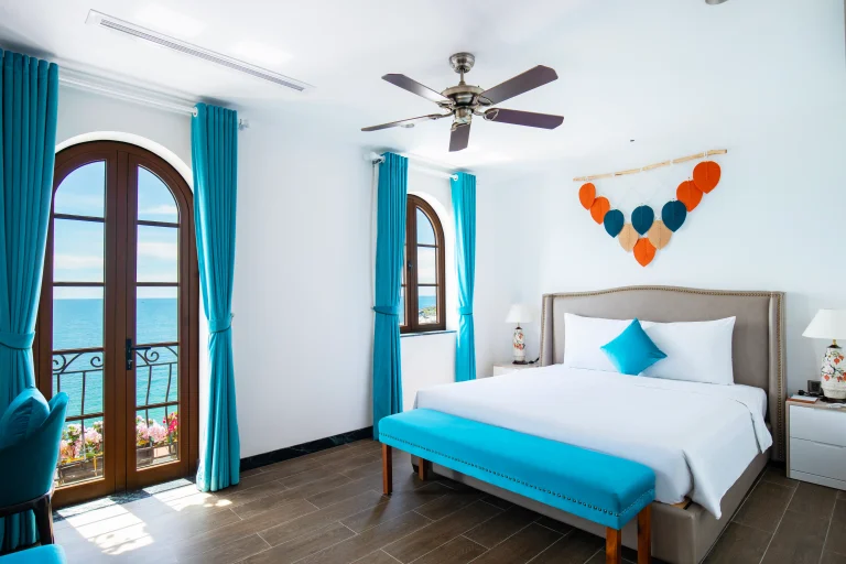 Luxury stay near Kiss Bridge