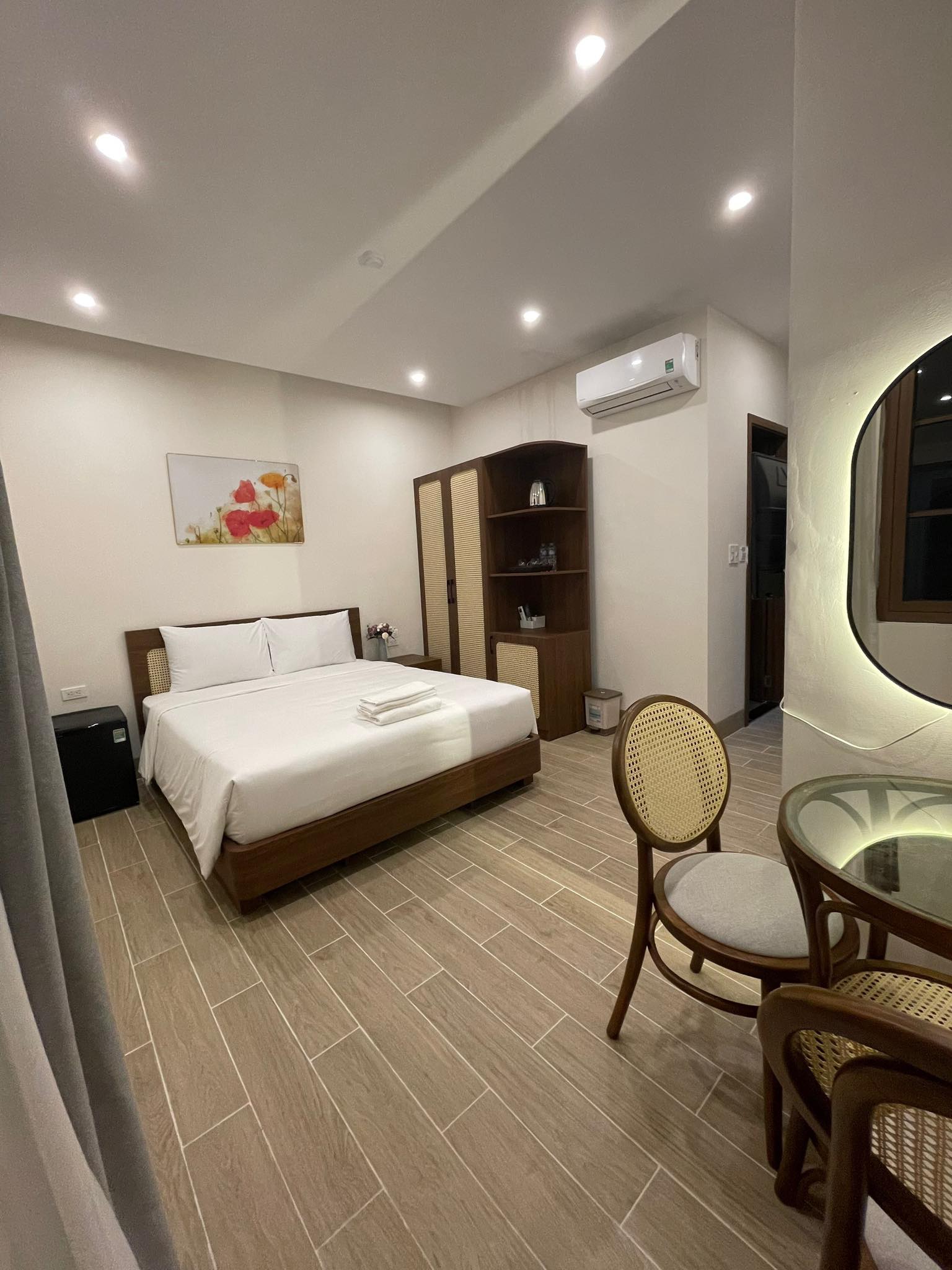 Boutique hotel near Kiss of the Sea