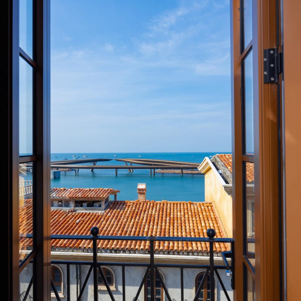 Boutique hotel near Kiss of the Sea